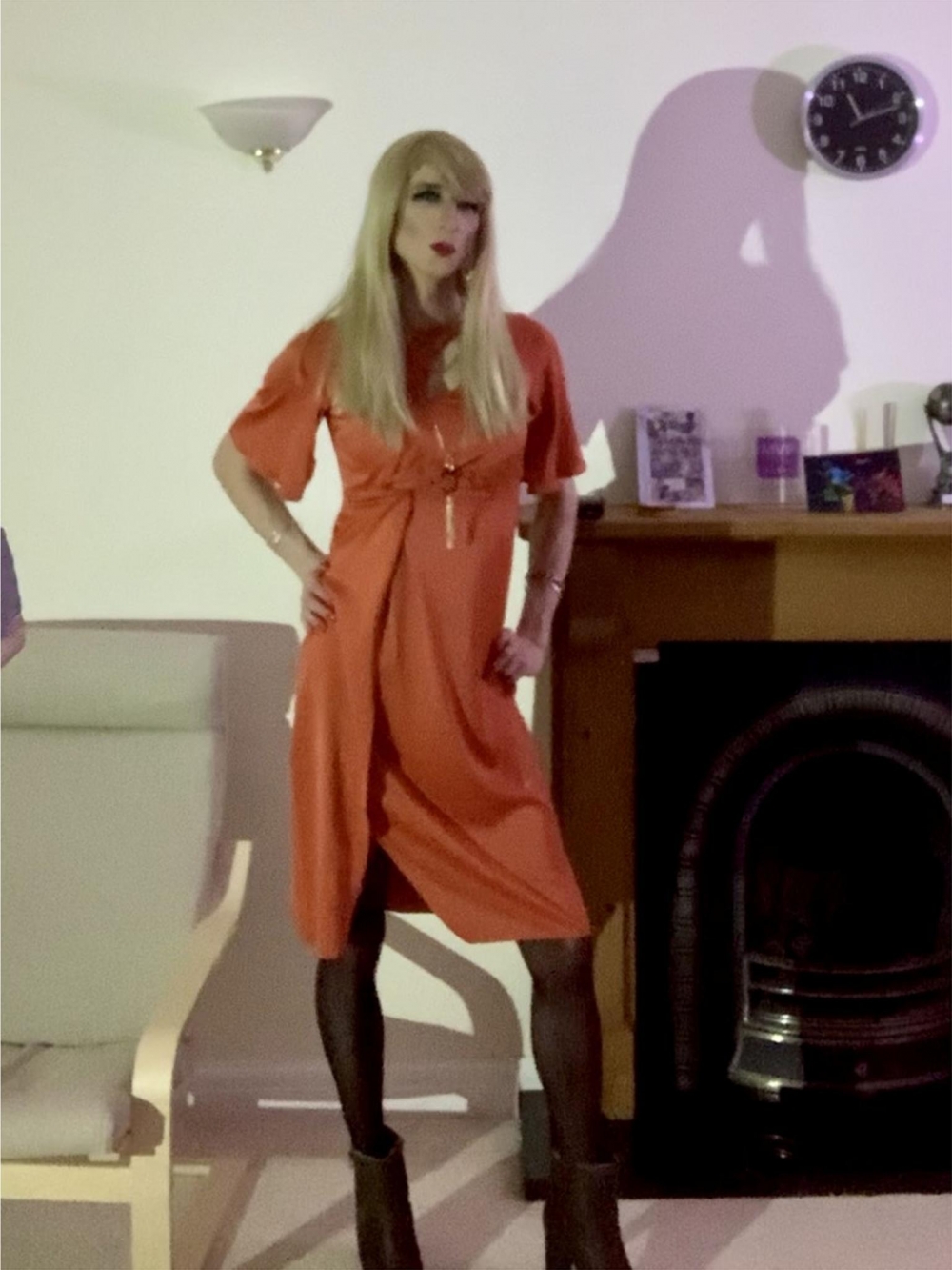 Dave的女裝照意外被子女發現。