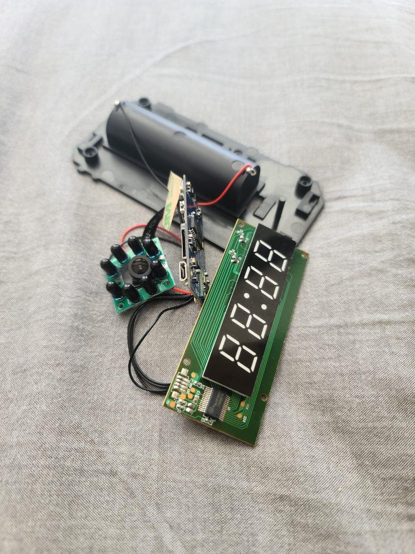 原來父母一直在監視自己