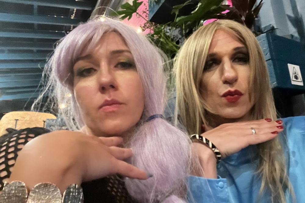 夫妻兩人還會一起變裝,出門約會。