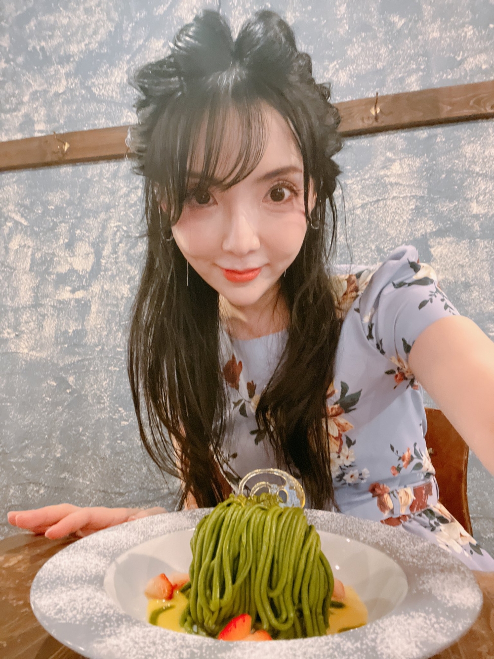 愛新覺羅維擁有大眼睛，樣子清麗