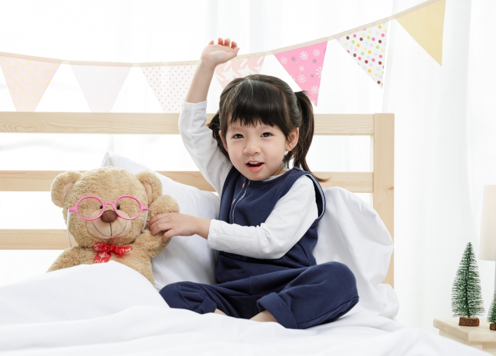 不少小孩無法意識到人偶由演員扮演,會將他們當作一般玩具不禮貌對待。