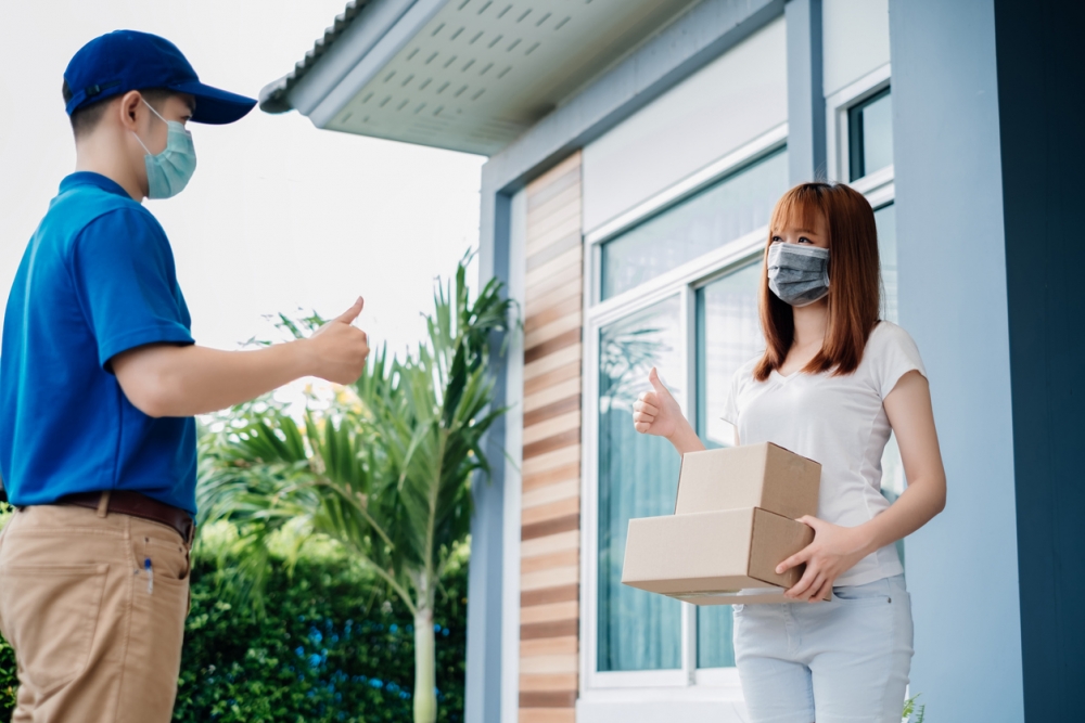 一件郵差上門送件事件，令事主好尷尬。