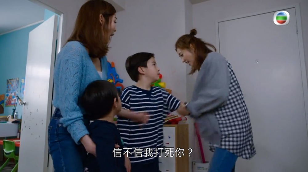 網民都建議媽媽應盡快管教好孩子。