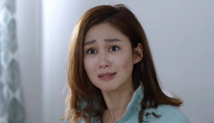 人妻得知女兒被剃光頭後非常憤怒。