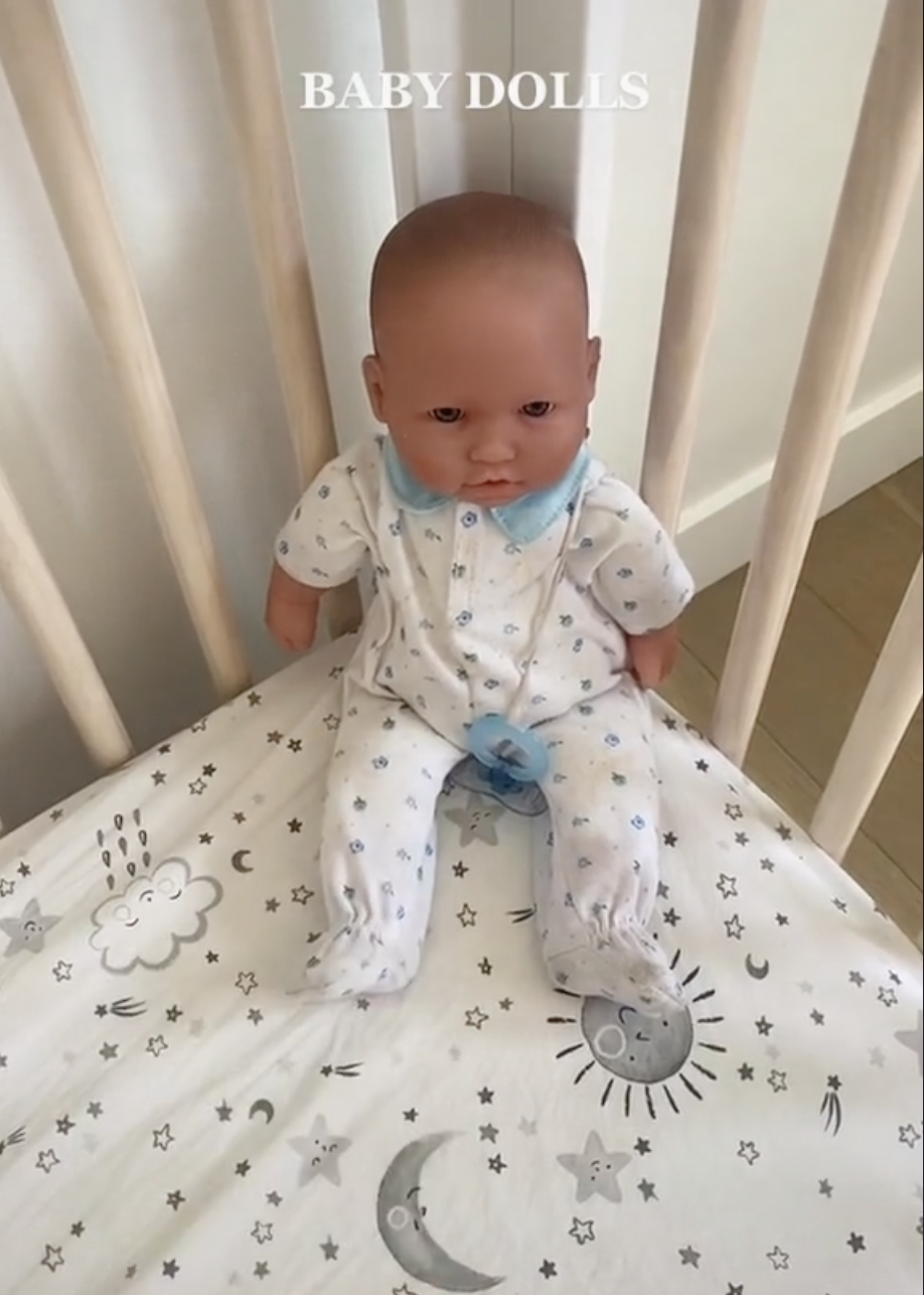 兒子有一個人型玩偶,平時帶玩偶出門難免遭人閒話。