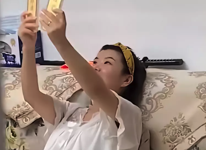 人妻更多次叮囑老公要多陪奶奶。