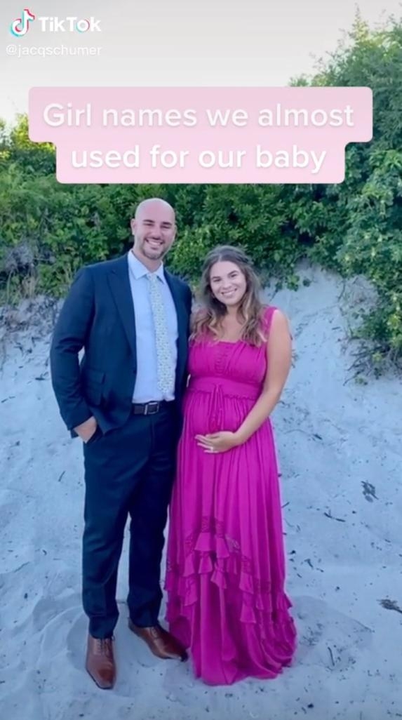 醫生須剖腹取出胎兒做脊椎手術,完成後再放回子宮繼續發育