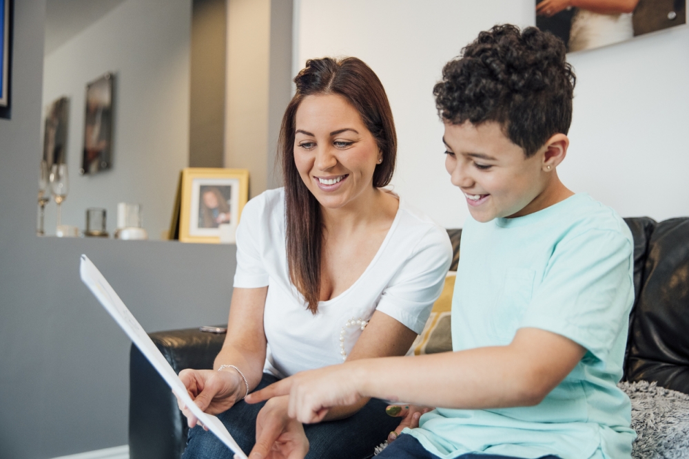 親戚之間愛比較子女的學業成績。