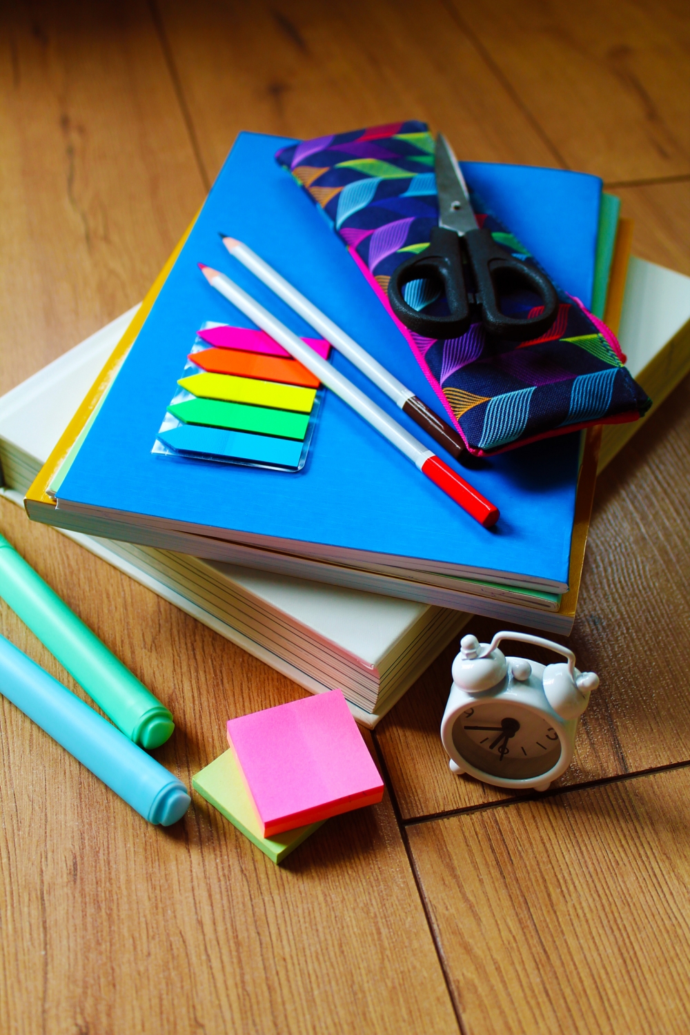 媽媽指現時每天都有五六份功課