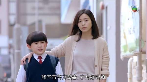 媽媽嘆開學不久，兒子又多功課又要背默