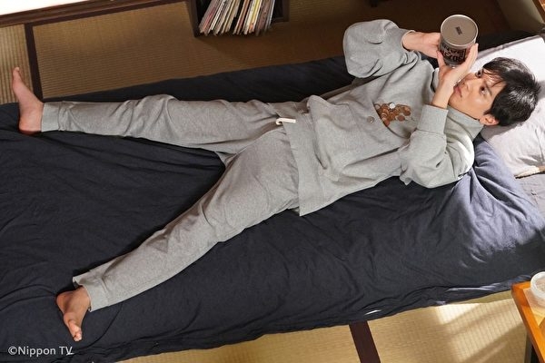 啃老族形容躲在家中不安排就學就業的年輕人。