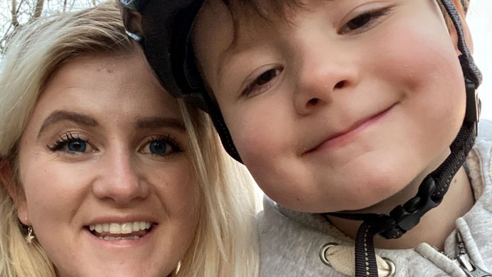 兒子起初對食物充滿興趣