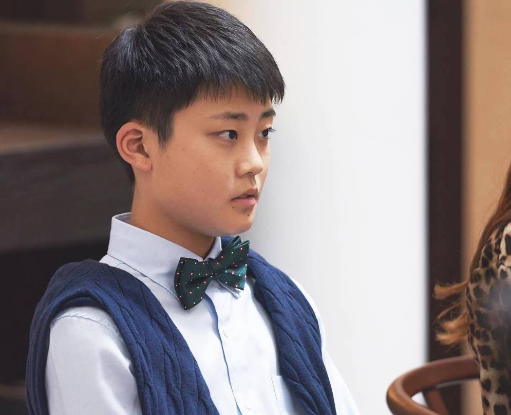 兒子無心的一句話讓女兒難過得哭了。