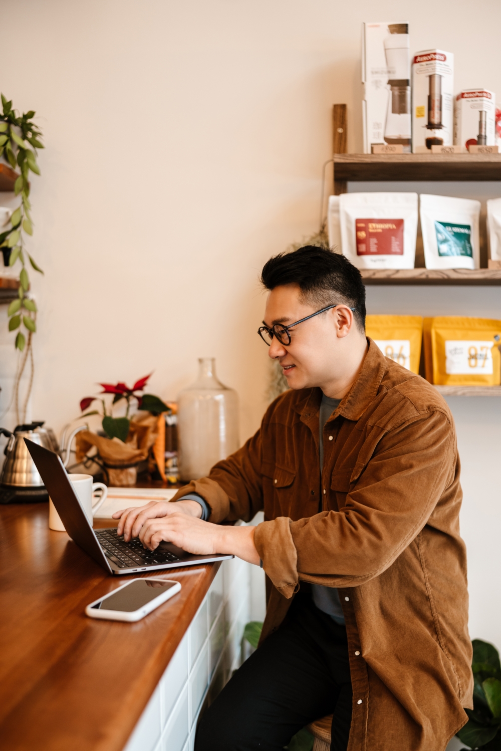 丈夫為氹情婦大送禮物,對方身份令人妻意外