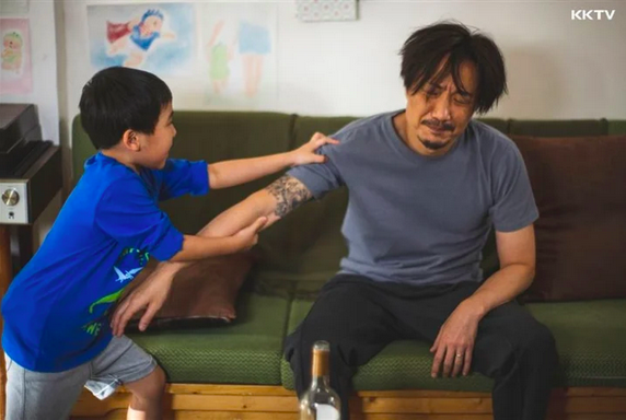 有些家長無法掉下子女,獨自偷歡