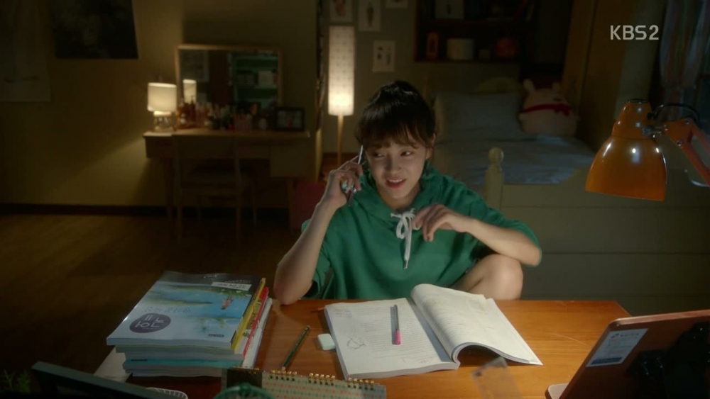 鄰居投訴她每晚開燈溫書，導致造成光污染