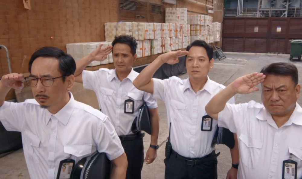 這保安的舉動讓同事們感到非常敬佩。