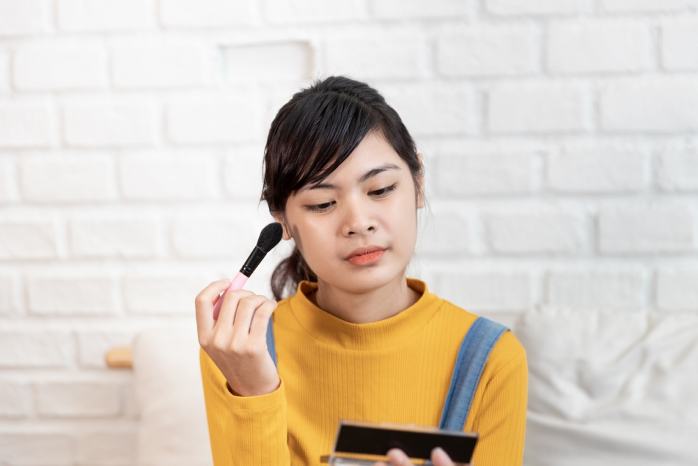 外國有位媽媽為女兒的化妝問題很煩惱。