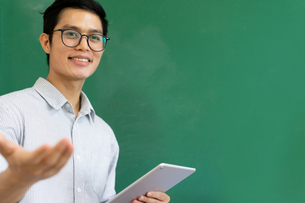 人妻老公是老師,網友說再這下去會影響份工,不應因小失大。