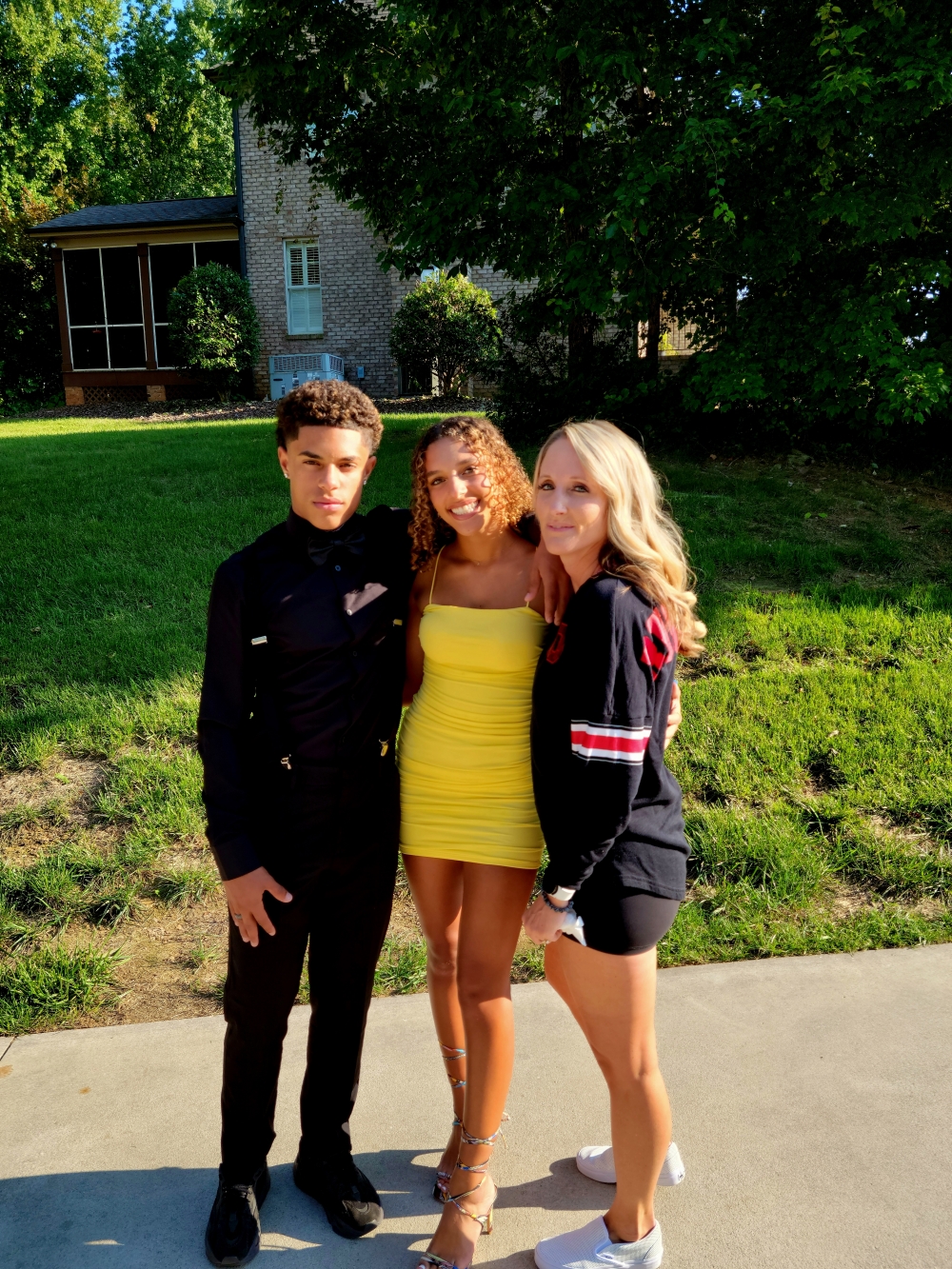 41歲的Laura堅持檢查孩子手機，以確保能即時導正他們的錯誤行為，也保護他們免受網絡欺凌。