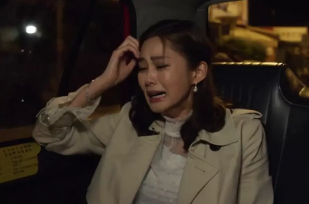 女兒在媽媽當尼姑後，家庭經濟不穩定，更要貸款讀大學