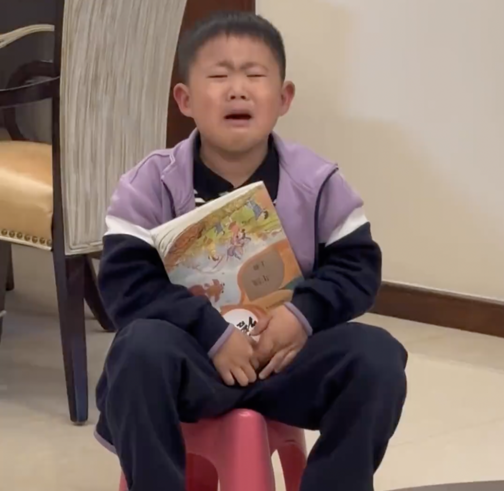 最終男孩受創大哭