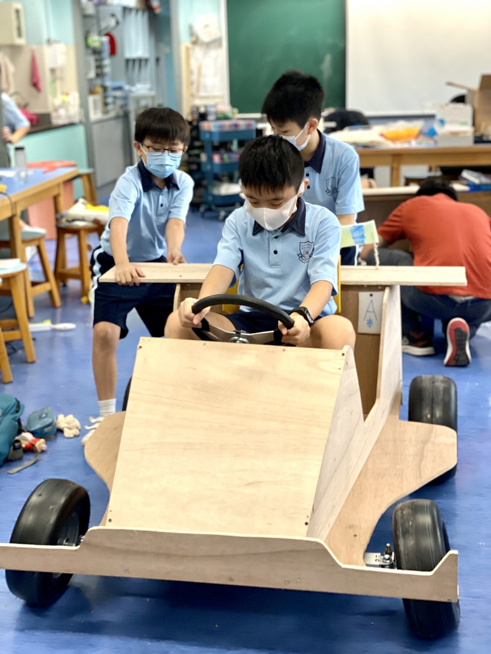 仁濟醫院蔡衍濤小學作品 - 電動車