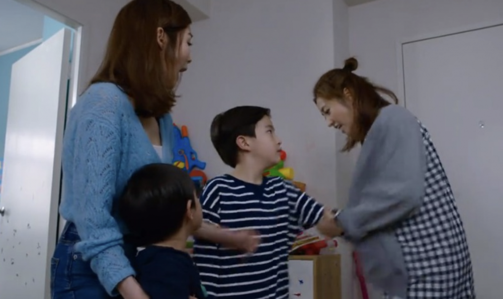 事主指常常聽見對面住戶打罵孩子的聲音