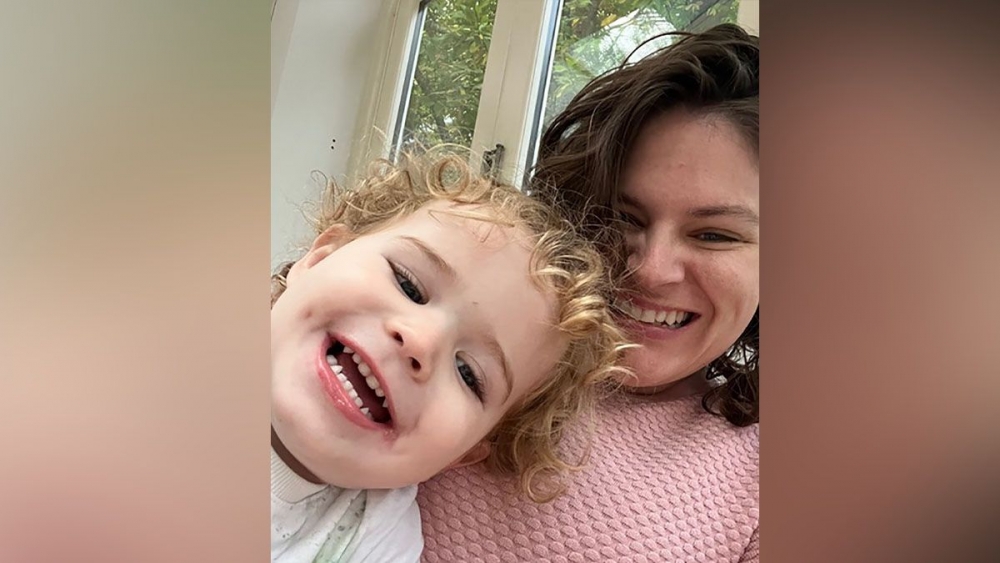 Frances和丈夫育有一名2歲半兒子Jake，除去上班和上托兒所的時間，他們實際上只有124天時間可以面對面相處。