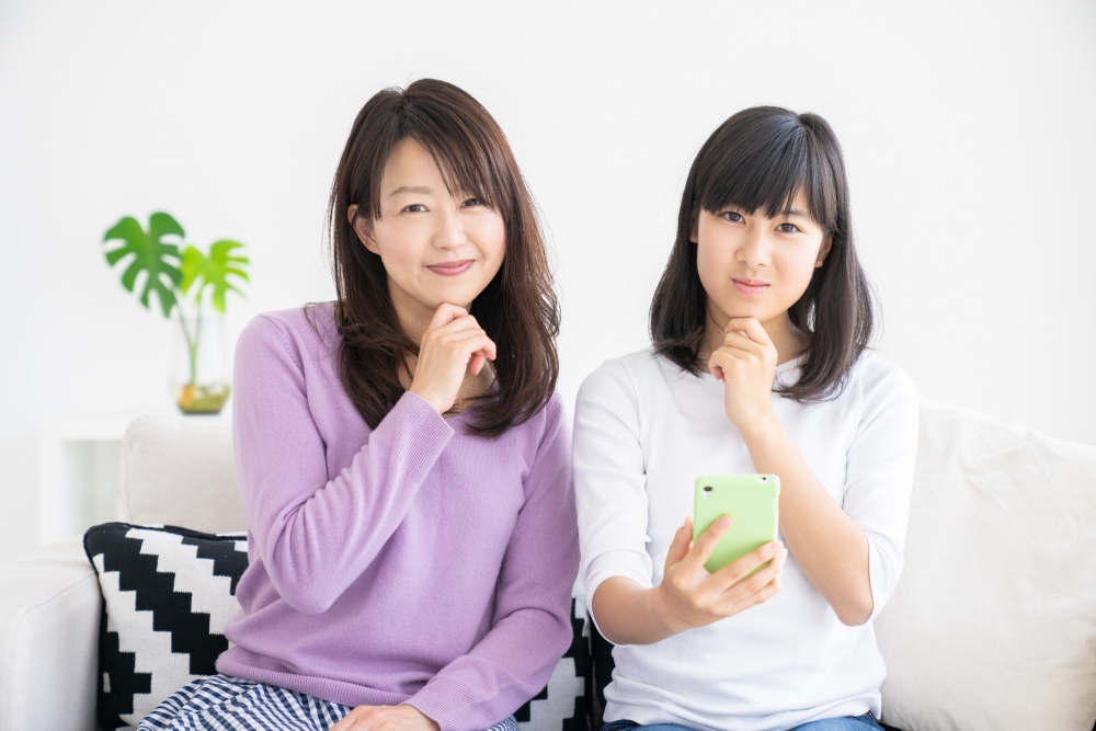 人人手拿一機的時代，父母如何管控孩子手機安全成為爭議課題。