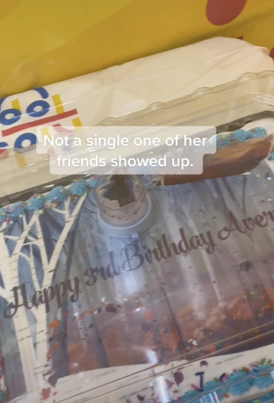 特意準備的蛋糕也沒有人分享。