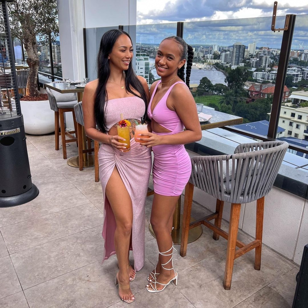 Kat的19歲女兒已經有過戀愛經驗，前男友給媽媽留下很好的印象，也間接提高了擇偶要求。