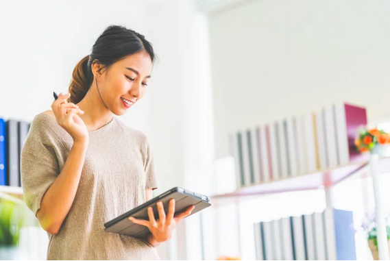 由媽媽負責制定兒子全日的行程表