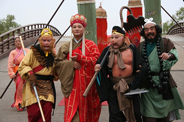 小孩的作文以「西遊記」為背景，比喻描寫了全家人的角色和職責