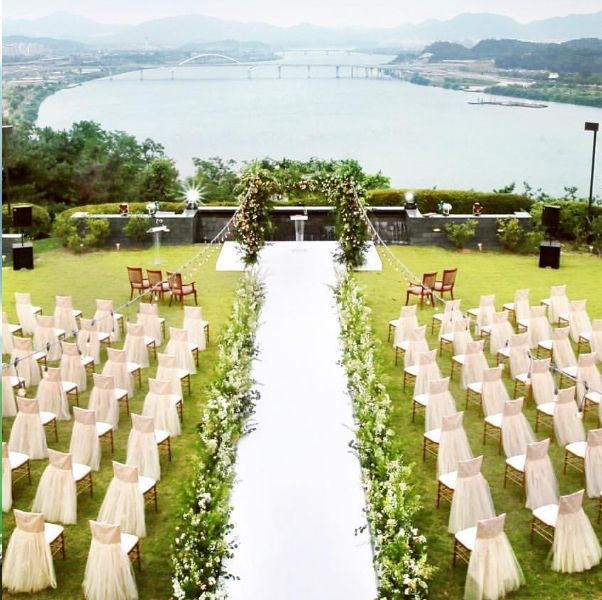 婚禮過後，夫妻二人生活辛苦