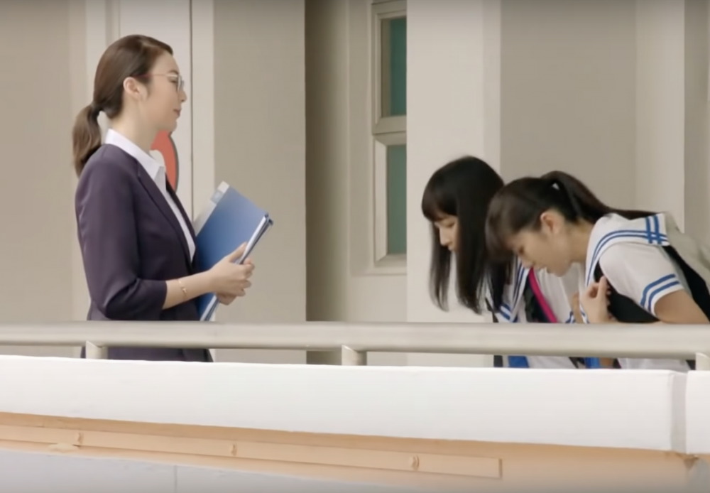 訓導主任及風紀幾乎見人就抓。