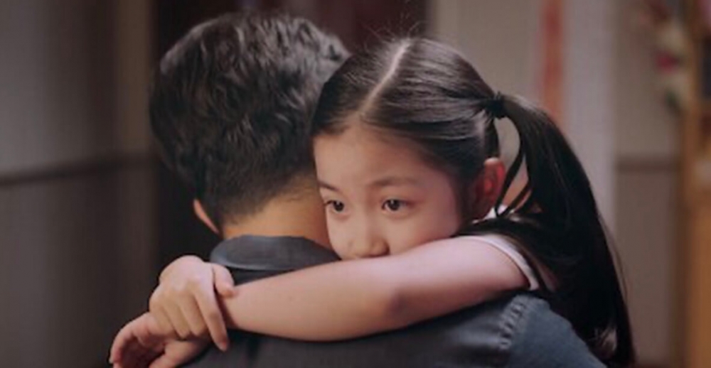 父母多擁抱多讚許可為孩子帶來安全感