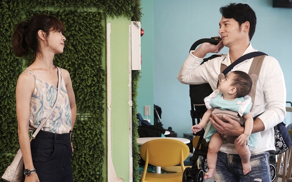 夫妻正在考慮是否要生小孩。