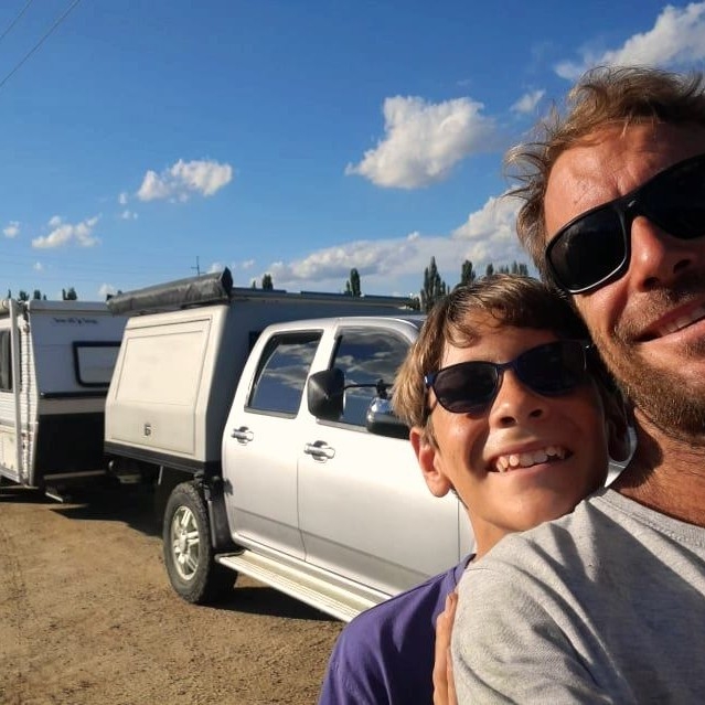 父子決定不再租房,而是開始第二次自駕遊。