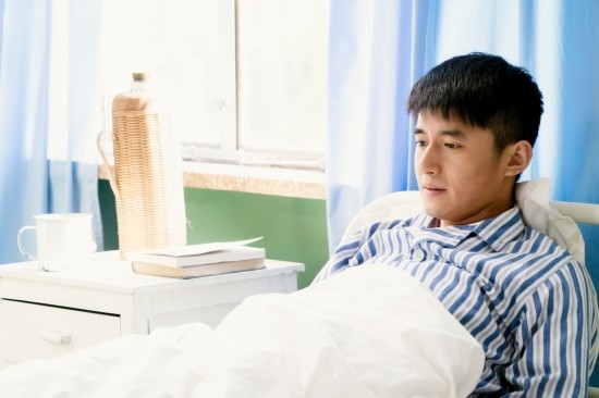 男生吃了5個月雌激素藥物，而導致性器官萎縮(示意圖)