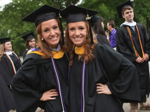 她們最後改讀法律，雙雙成為律師