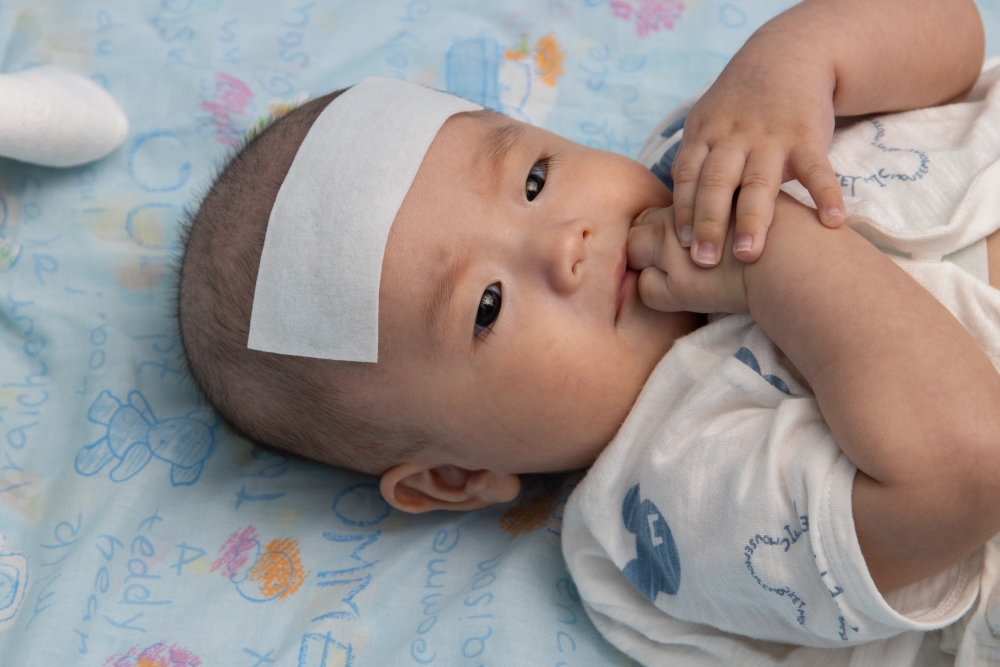 患者會出現發燒、流鼻水、咳嗽等病徵