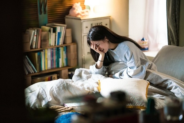 患者會長時間失眠,日間過度嗜睡足以對社交、個人生活中造成嚴重問題