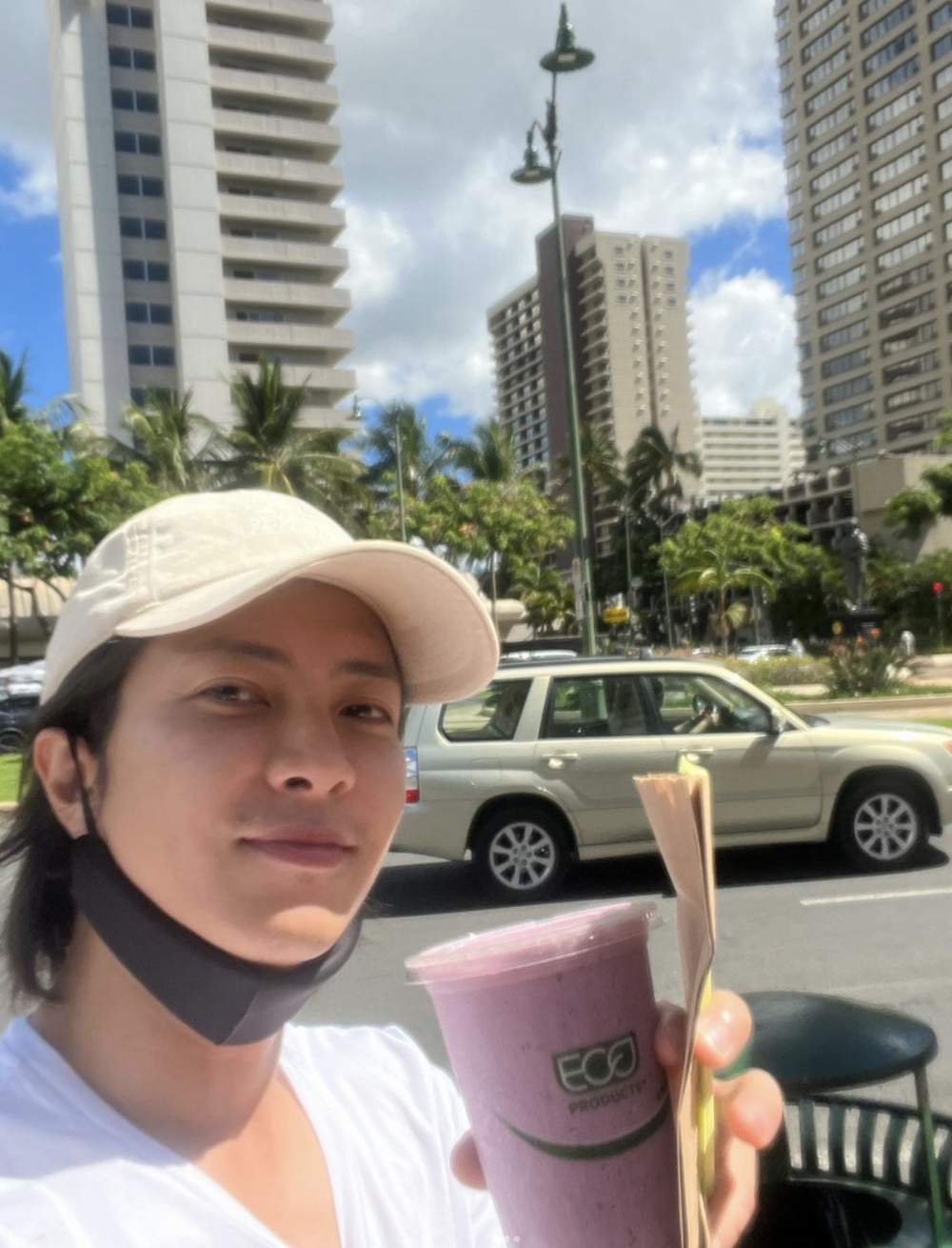 日本知名藝人山下智久都是崛越高校畢業生。