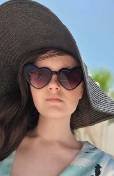 Emily在身體許可的情況下會回校和同學吃飯。