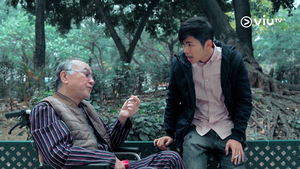 爺爺疼錫孫兒是天公地道，更甚者會不時買禮物給孫兒。