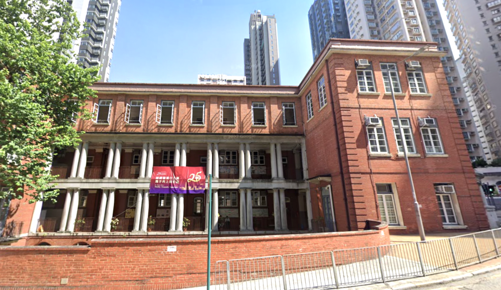 英皇書院重視學生的面試表現,佔計分比重的40%,而學術表現則佔35%