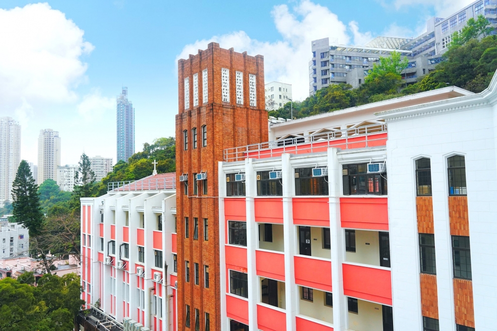 瑪利曼中學收生準則中,面試表現及學術成績各佔50%。
