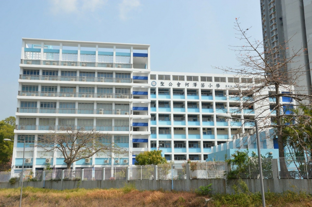 青衣的聖公會何澤芸小學創校於1993年。