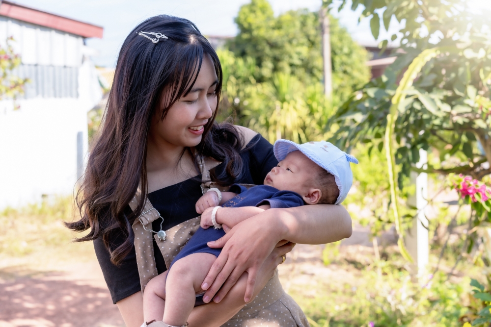 事主媽媽萌生把BB送上大陸、由親友照顧的念頭